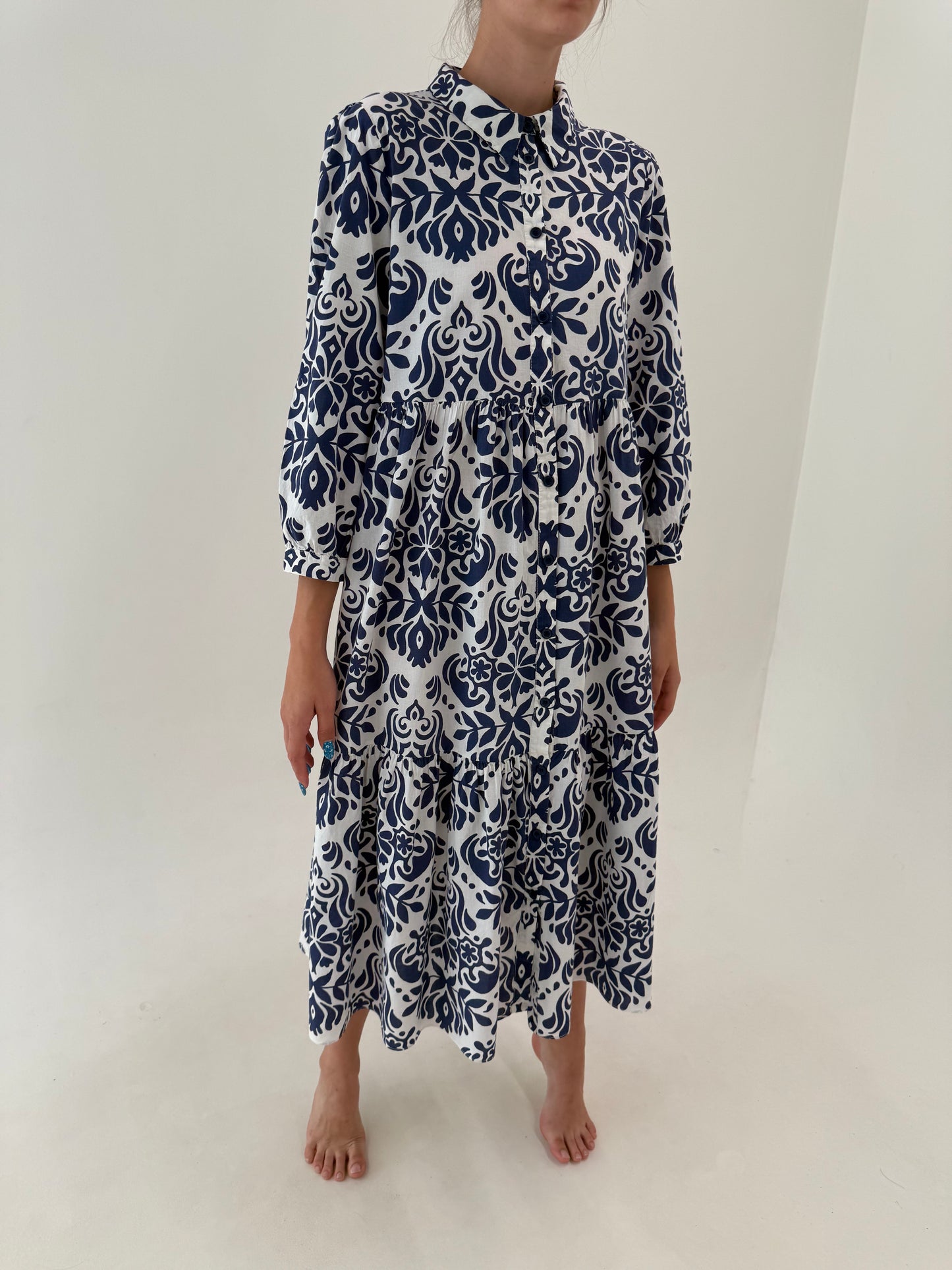 Rochie din bumbac premium cu print albastru cerneală organic stilizat