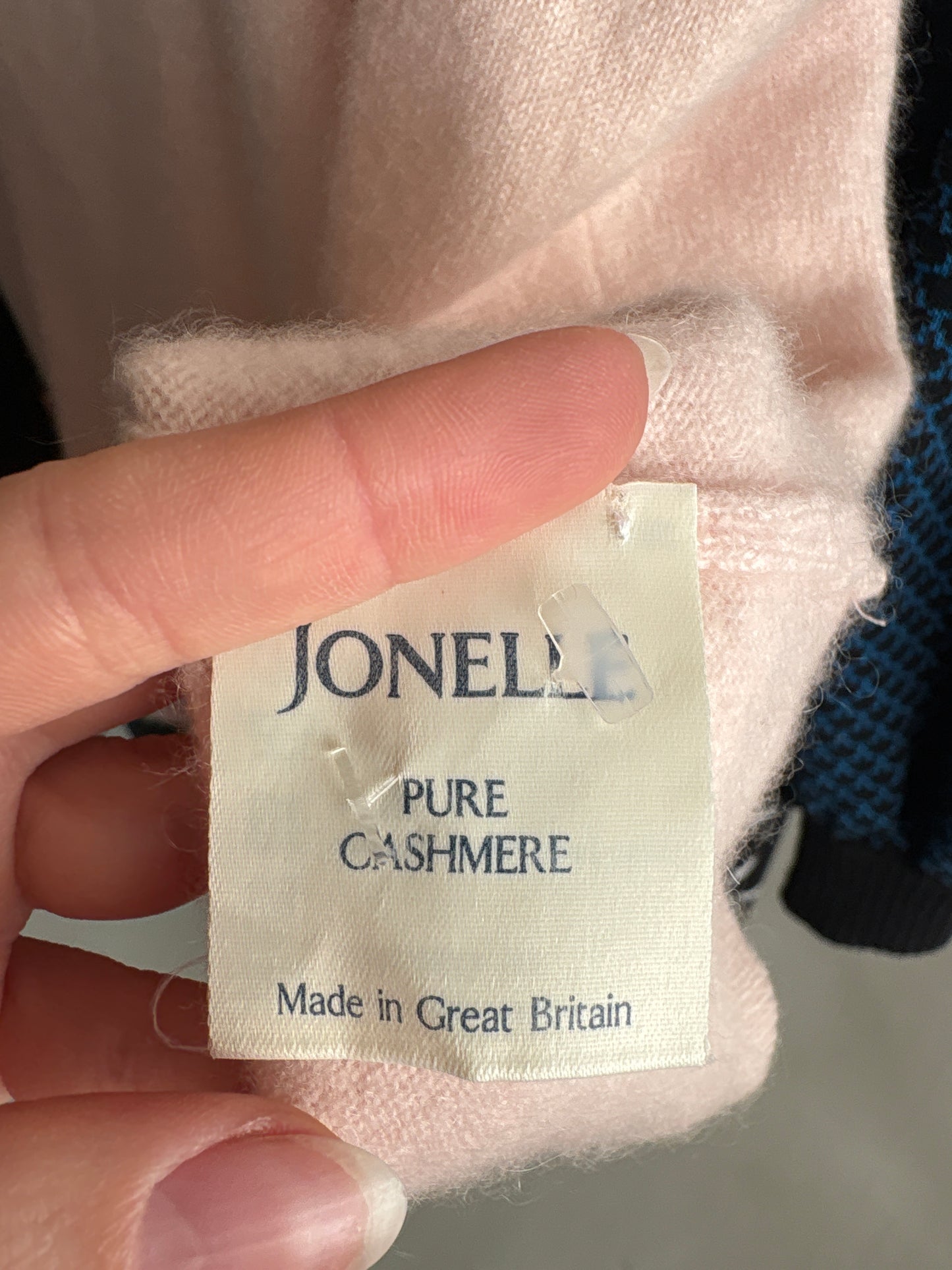 Top powder pink din cașmir