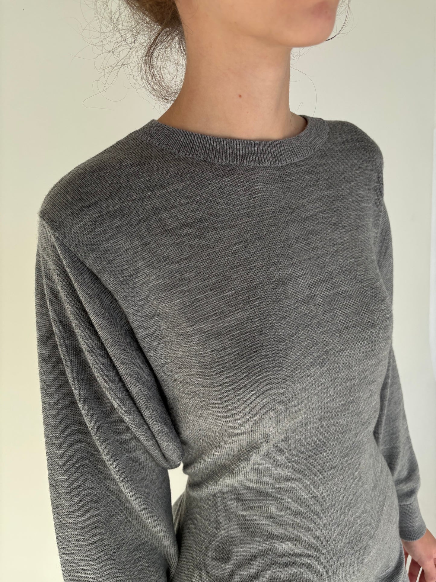 Rochie COS din lana extrafina cu mânecă tip fluture