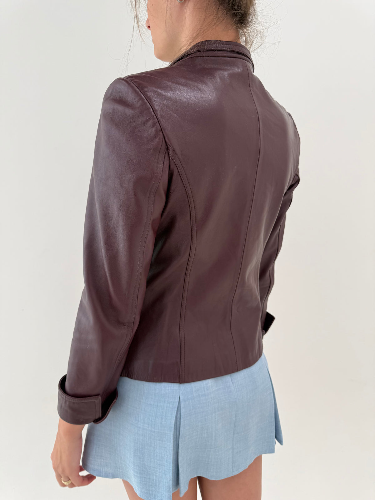 Sacou cambrat plum super în trend din piele naturală extra moale și fină
