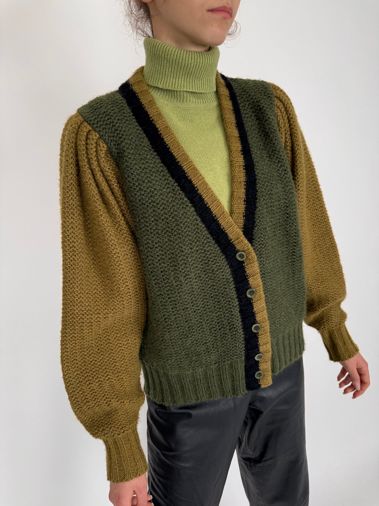 Cardigan vintage din lana extrafina groasă în nuanțe de verde