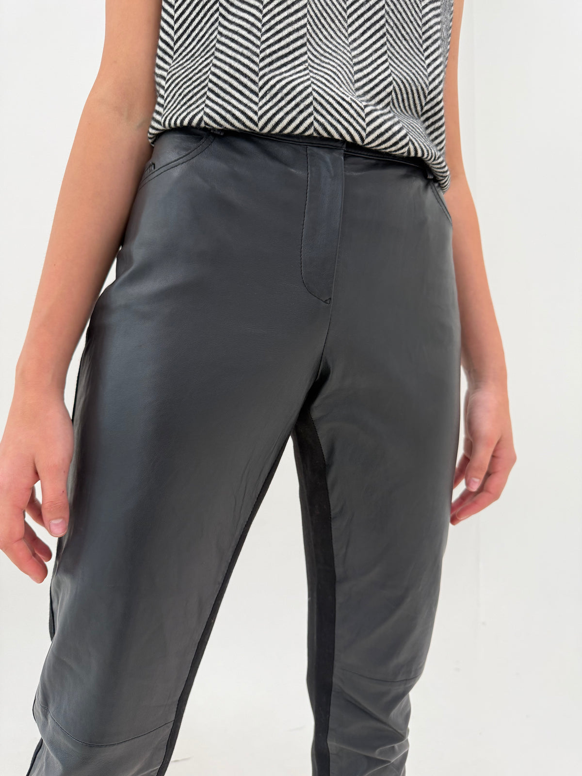 Pantaloni din piele naturală modelatori în croi clasic tall