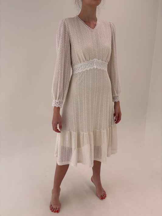 Rochie vintage butter white din crochet lace extrem de fin si aplicații de dantelă guipure