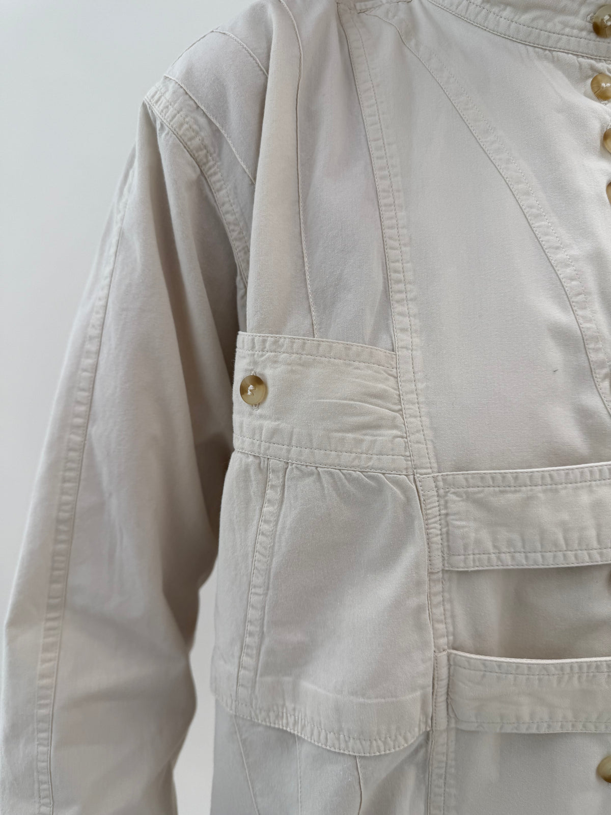 Cămașa cu influențe casual în croi retro modern off white din bumbac plin