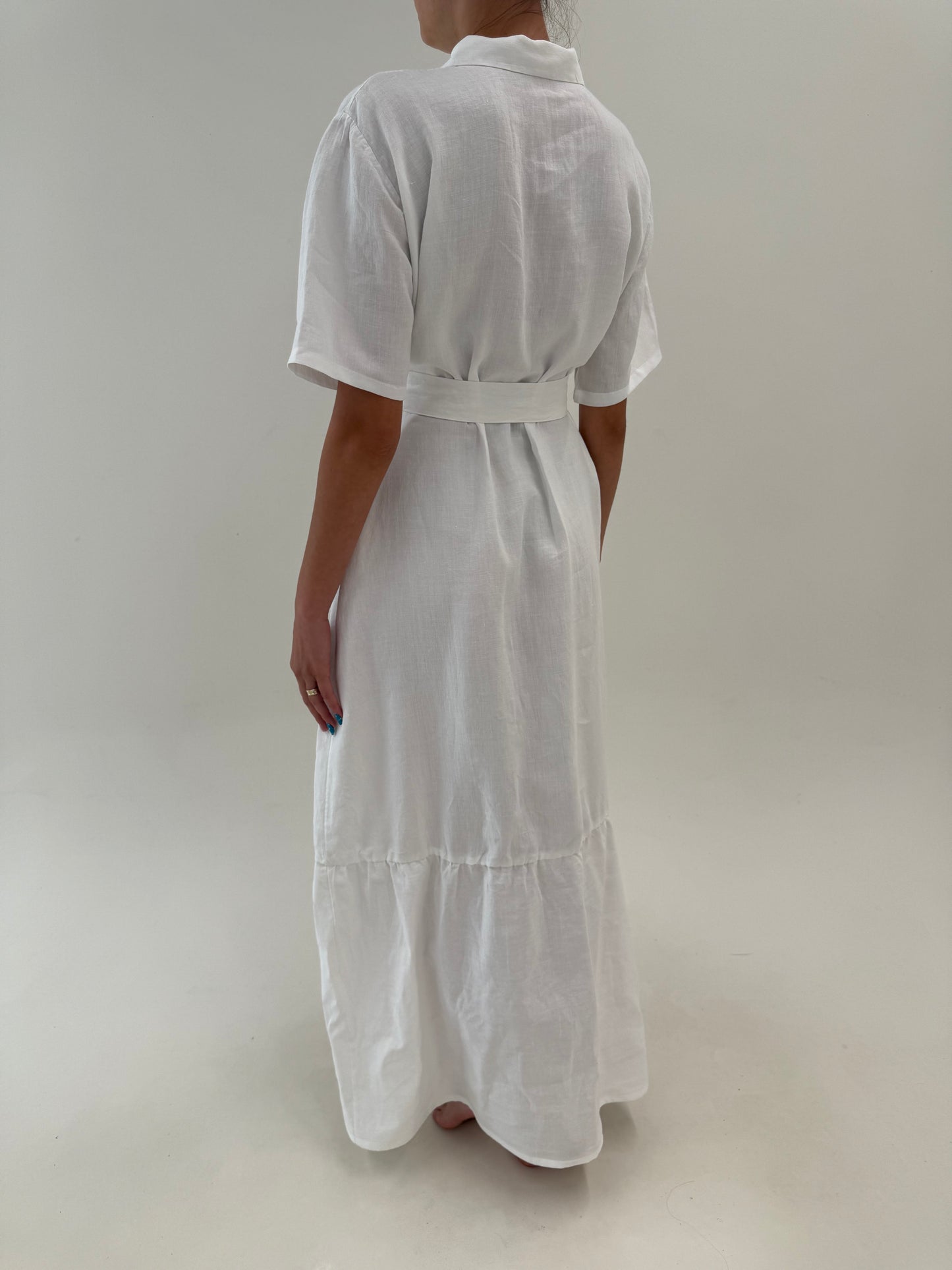 Rochie maxi din in excepțional cu broderie manuală delicată și cordon