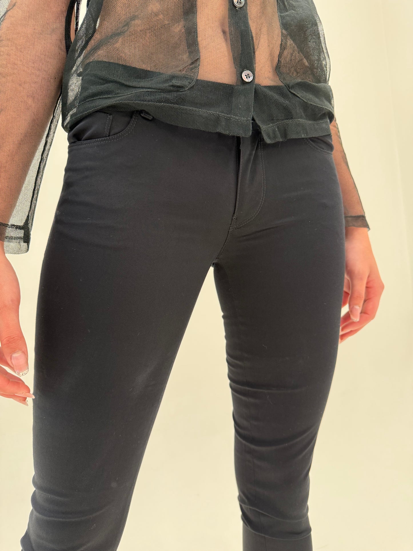 Pantaloni Prada negri petite în croi clasic din poplin ușor modelator