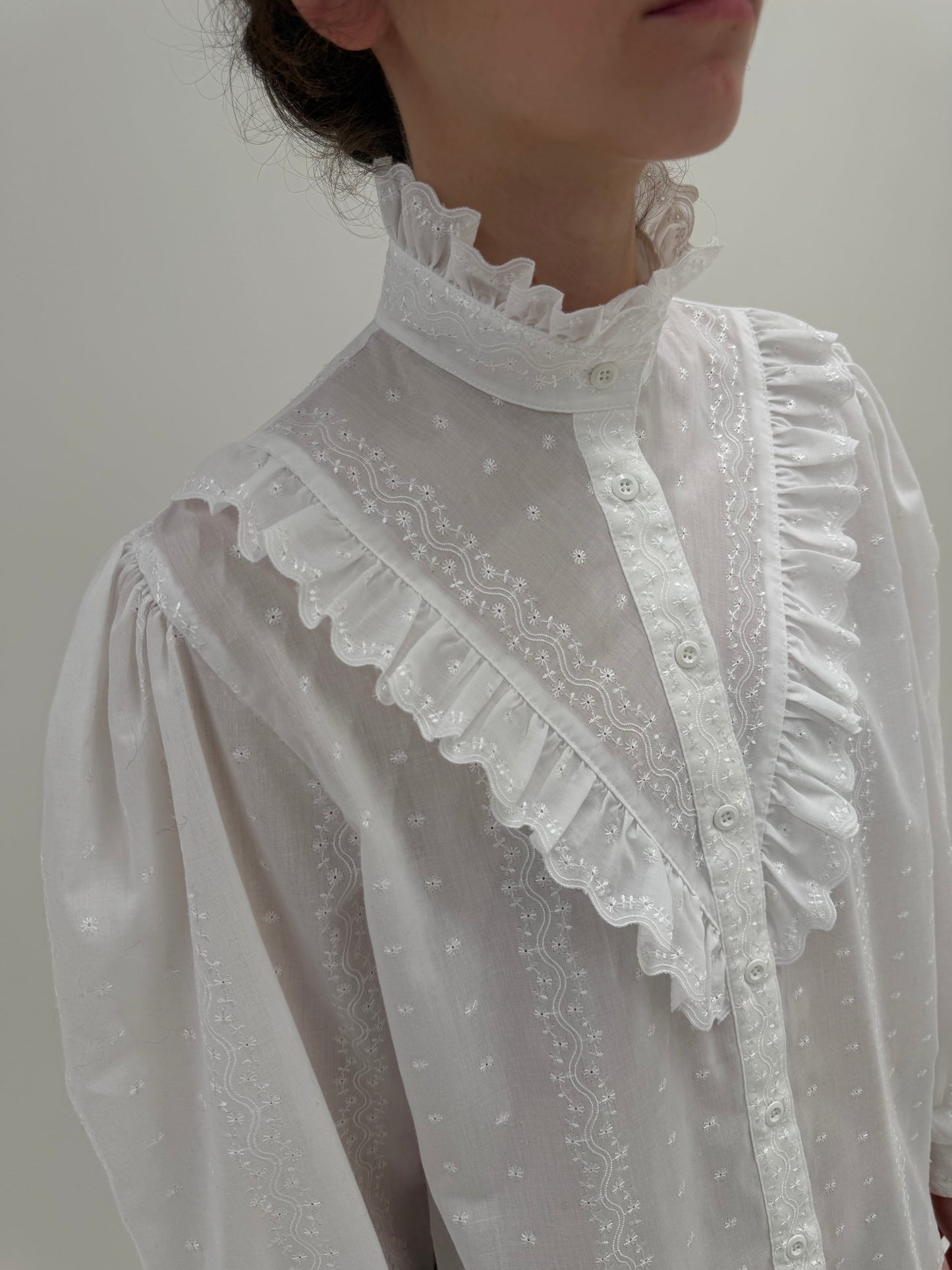Cămașa vintage bijuterie integral brodată din bumbac moale