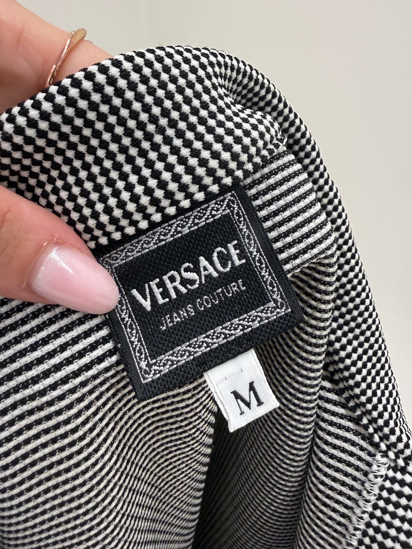 Top vintage Versace cropped modelator cu logoul brandului pe feronerie