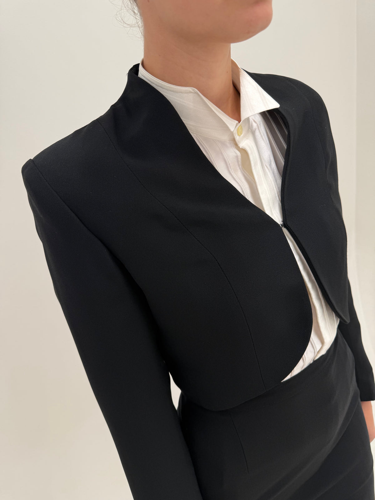 Sacou Max Mara negru tip bolero super revenit în trend din stofita de la zi la seară