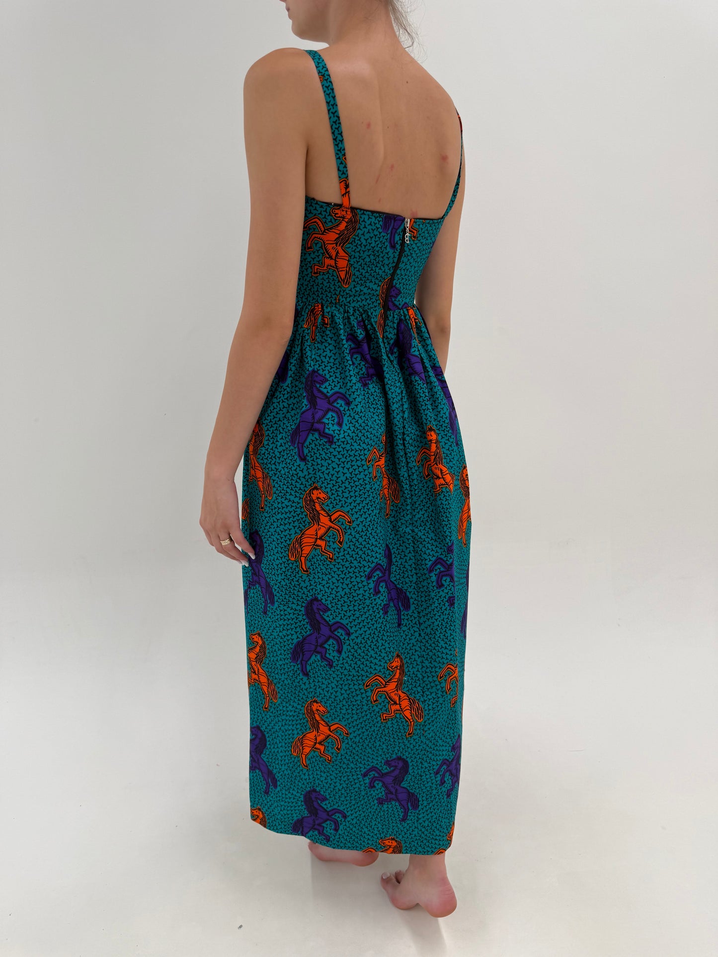Rochie statement maxi din pânză de bumbac ușor structurată cu print manual