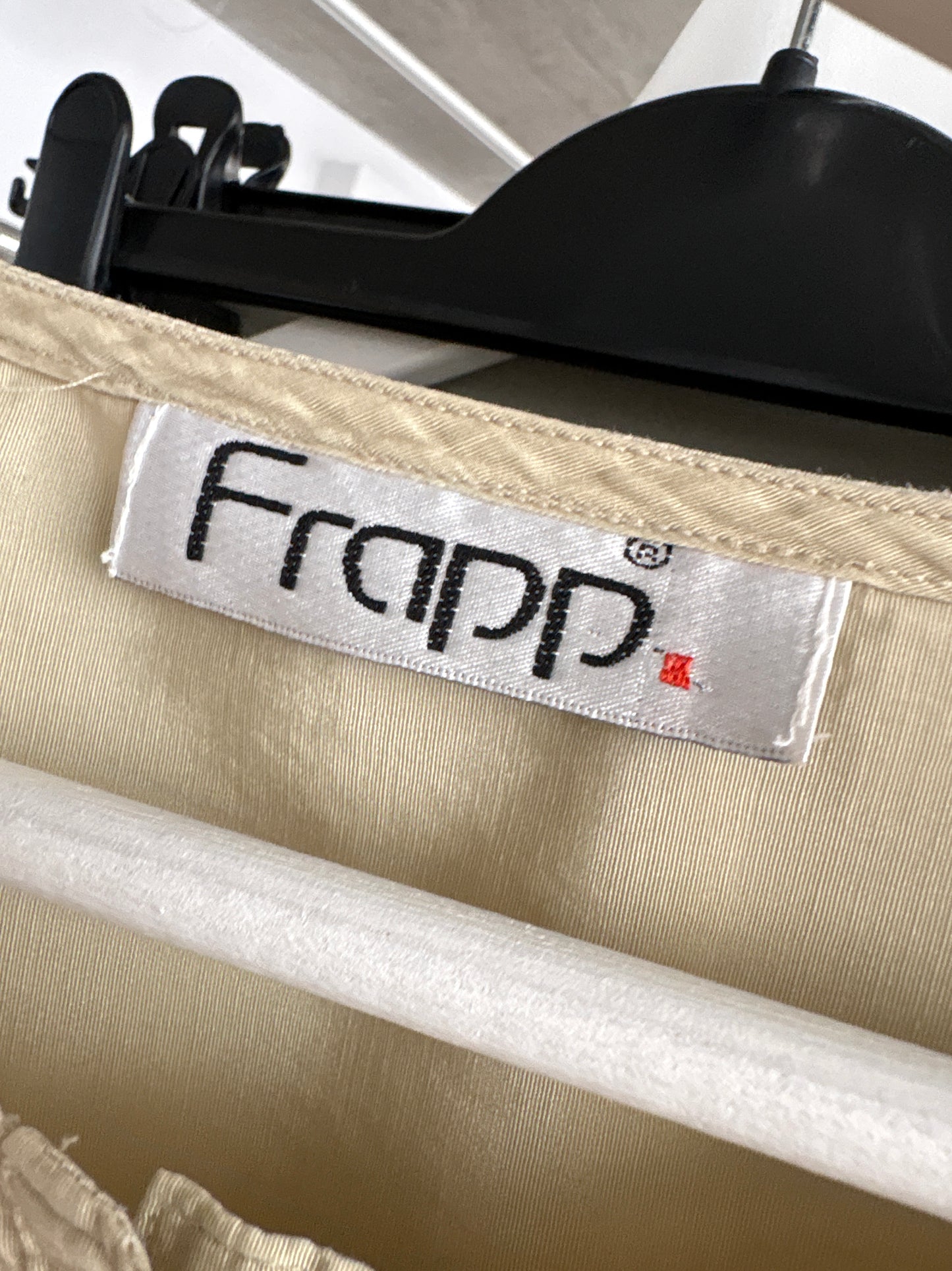 Tricou camel din mătase naturală în croi retro modern