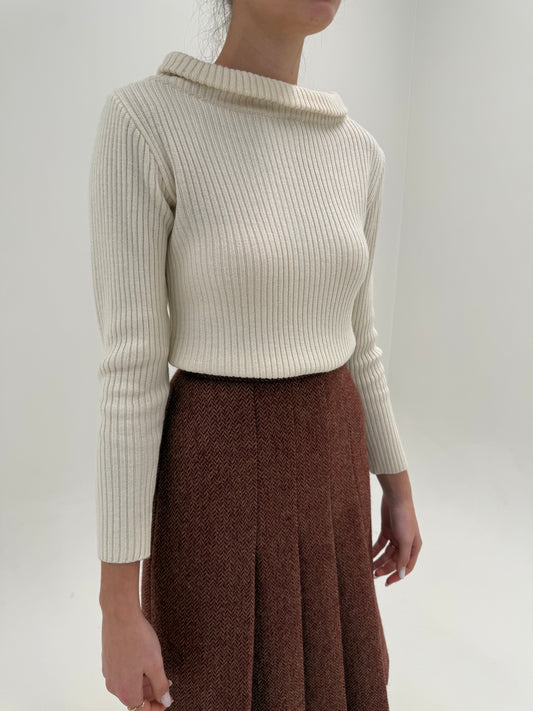 Pulover petite din lana merino extrafina ribbed cu decolteu bărcuță