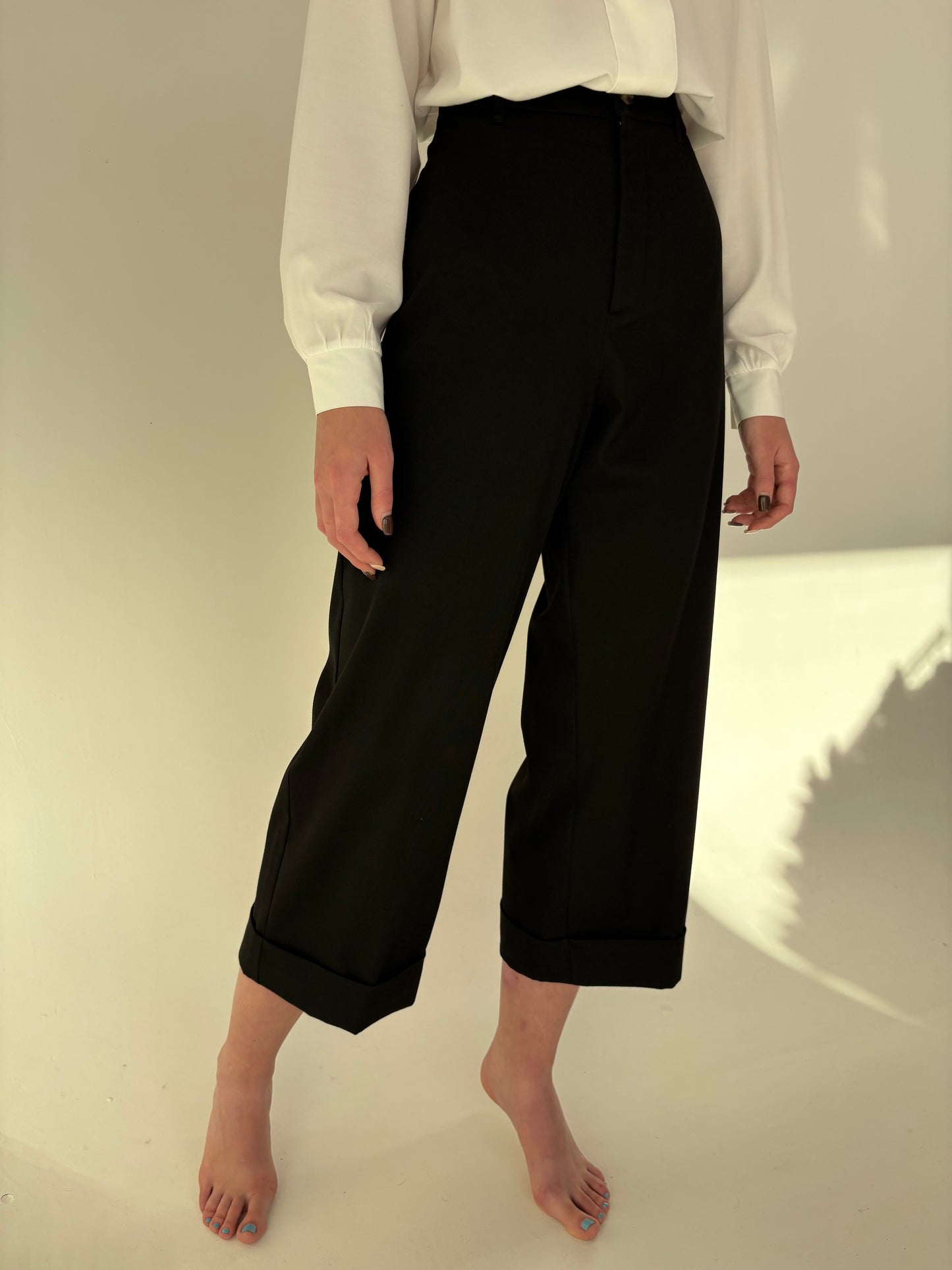 Pantaloni negri palazzo petite cu talie ultra înaltă din stofă de lana confort