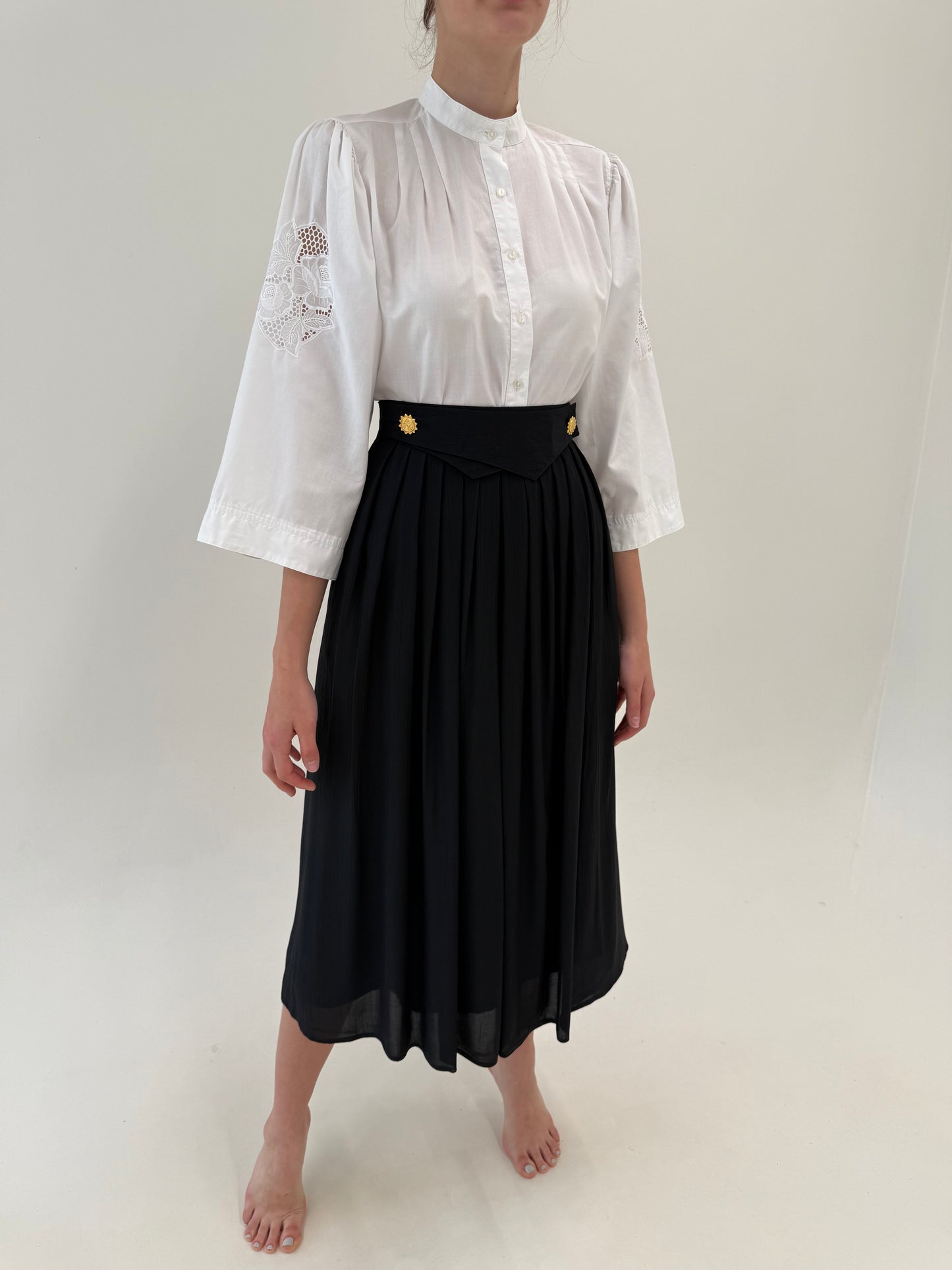 Fustă neagră maxi cu detaliu ultra chic în talia foarte marcată și înaltă