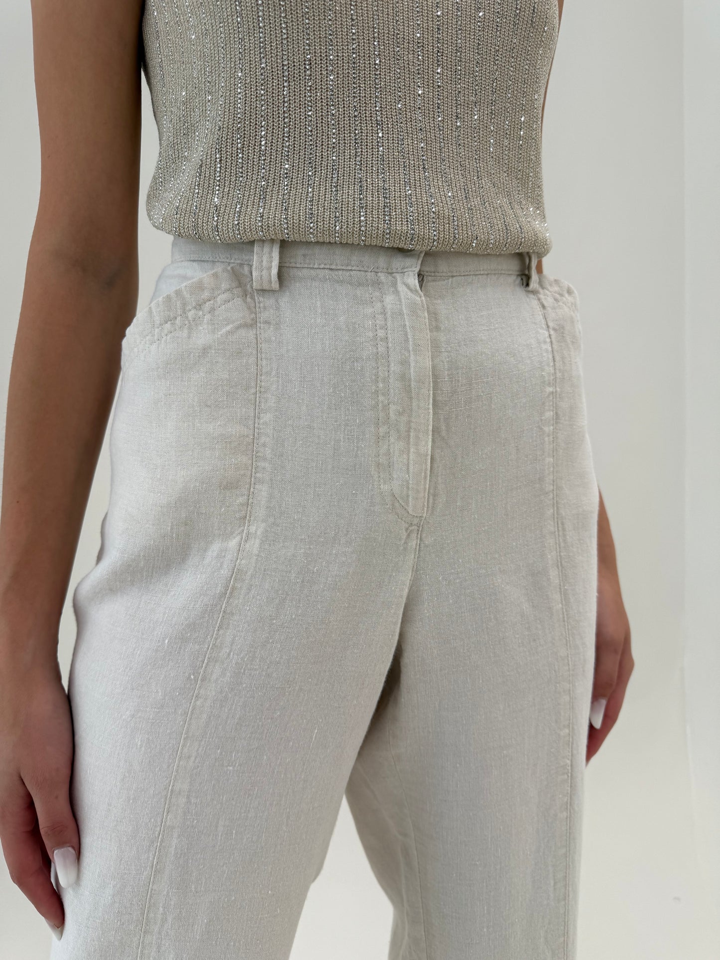 Pantaloni off white tall din in premium în croi clasic