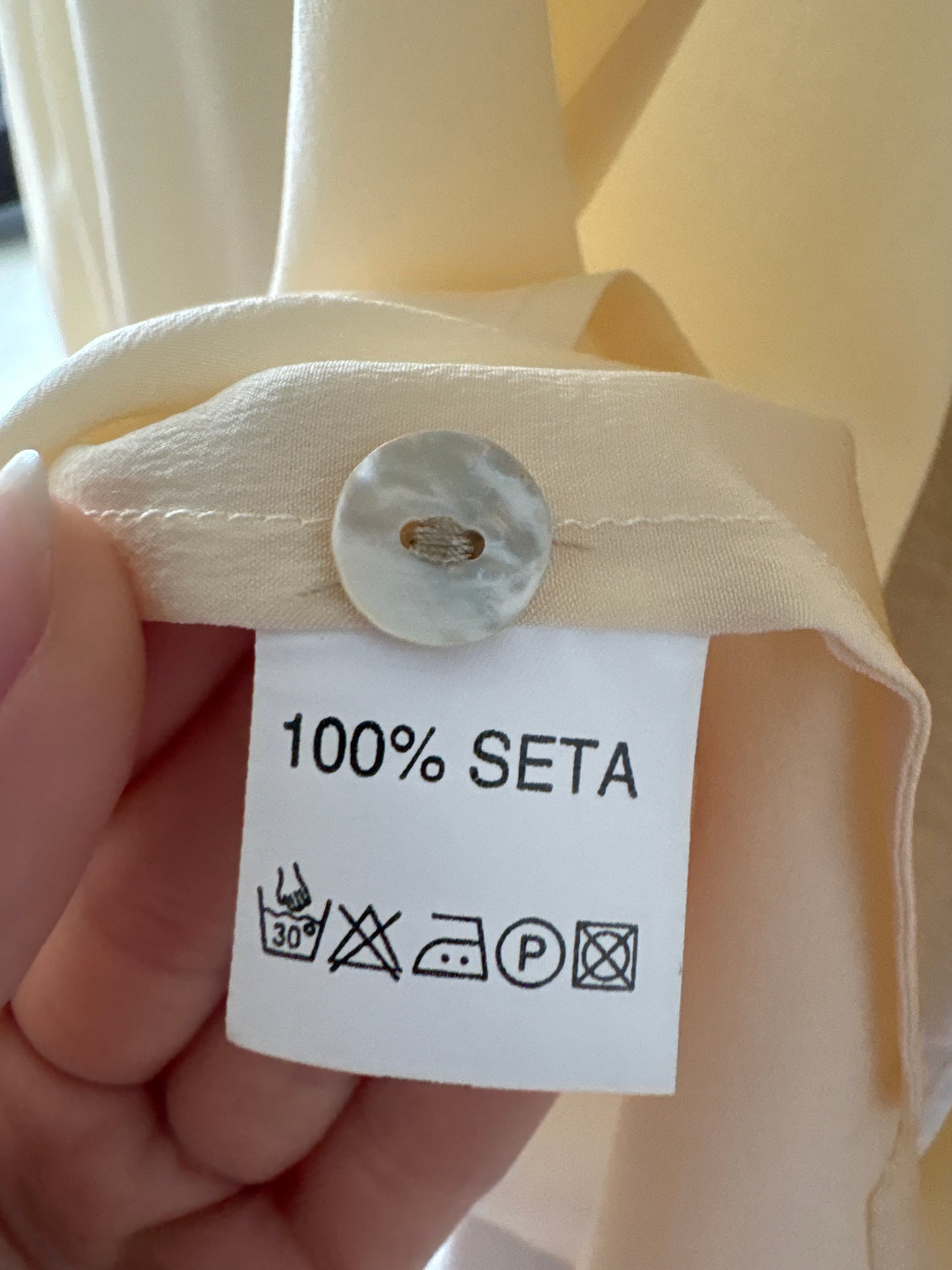 Cămașa butter white din mătase naturală cu pliseuri decorative
