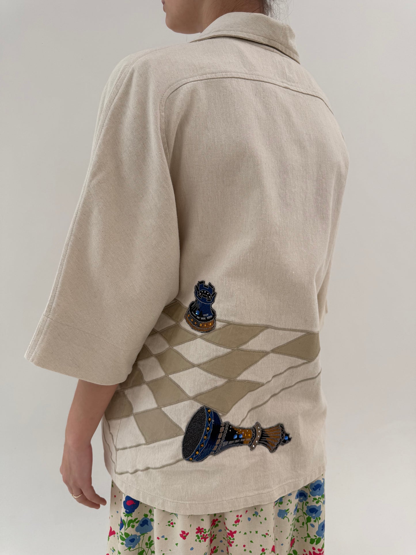 Jacheta vintage camel din pânză de in cu aplicații și broderie în croi retro modern