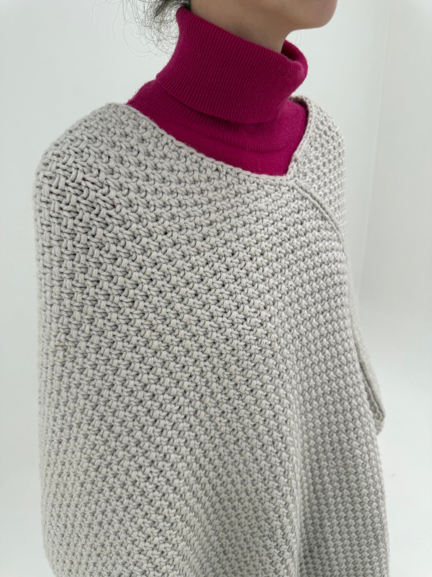 Capa din tricot texturat de lana extrafina excepțională silver gray