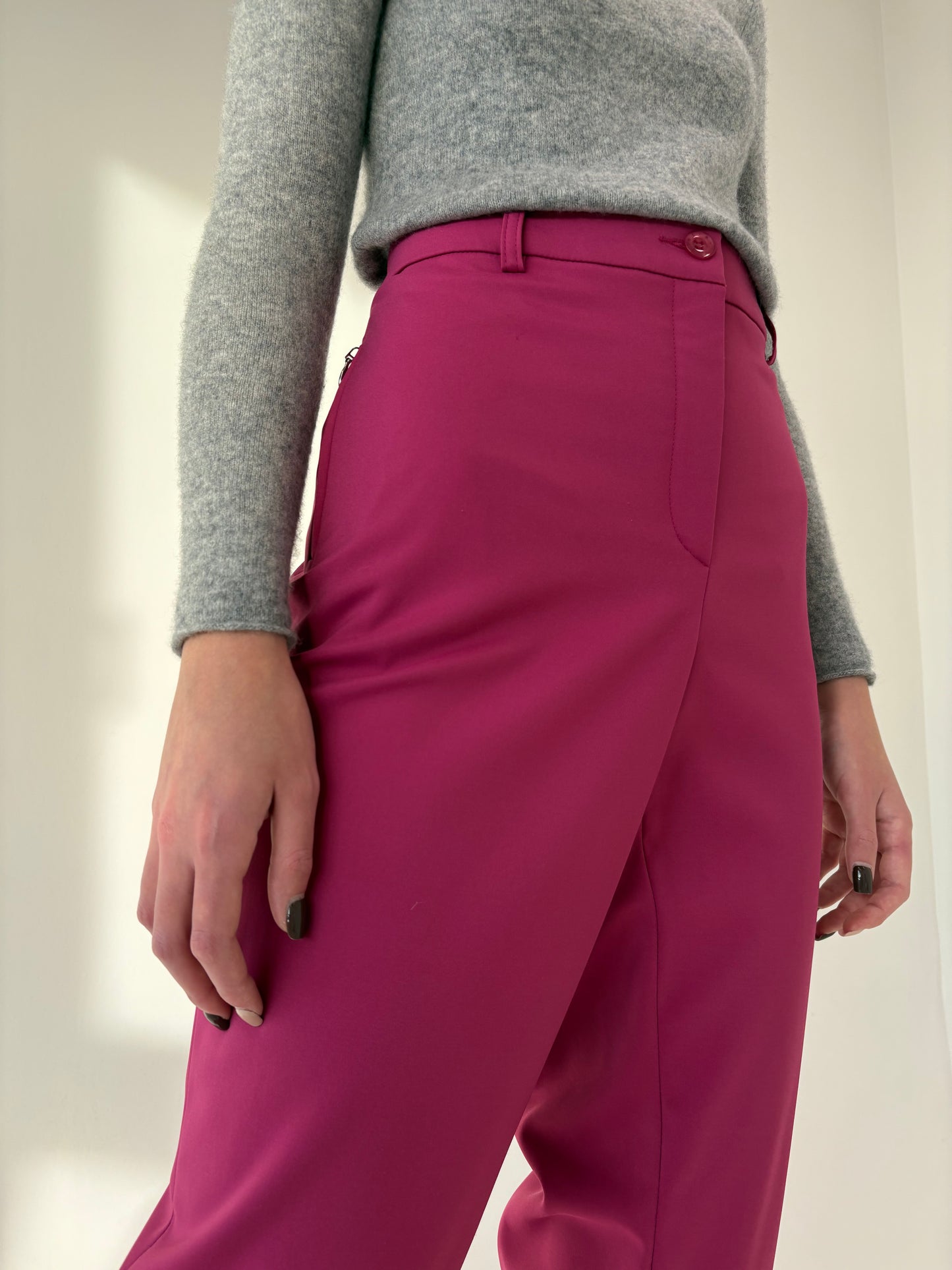 Pantaloni noi Madeleine dark rasberry red plus size