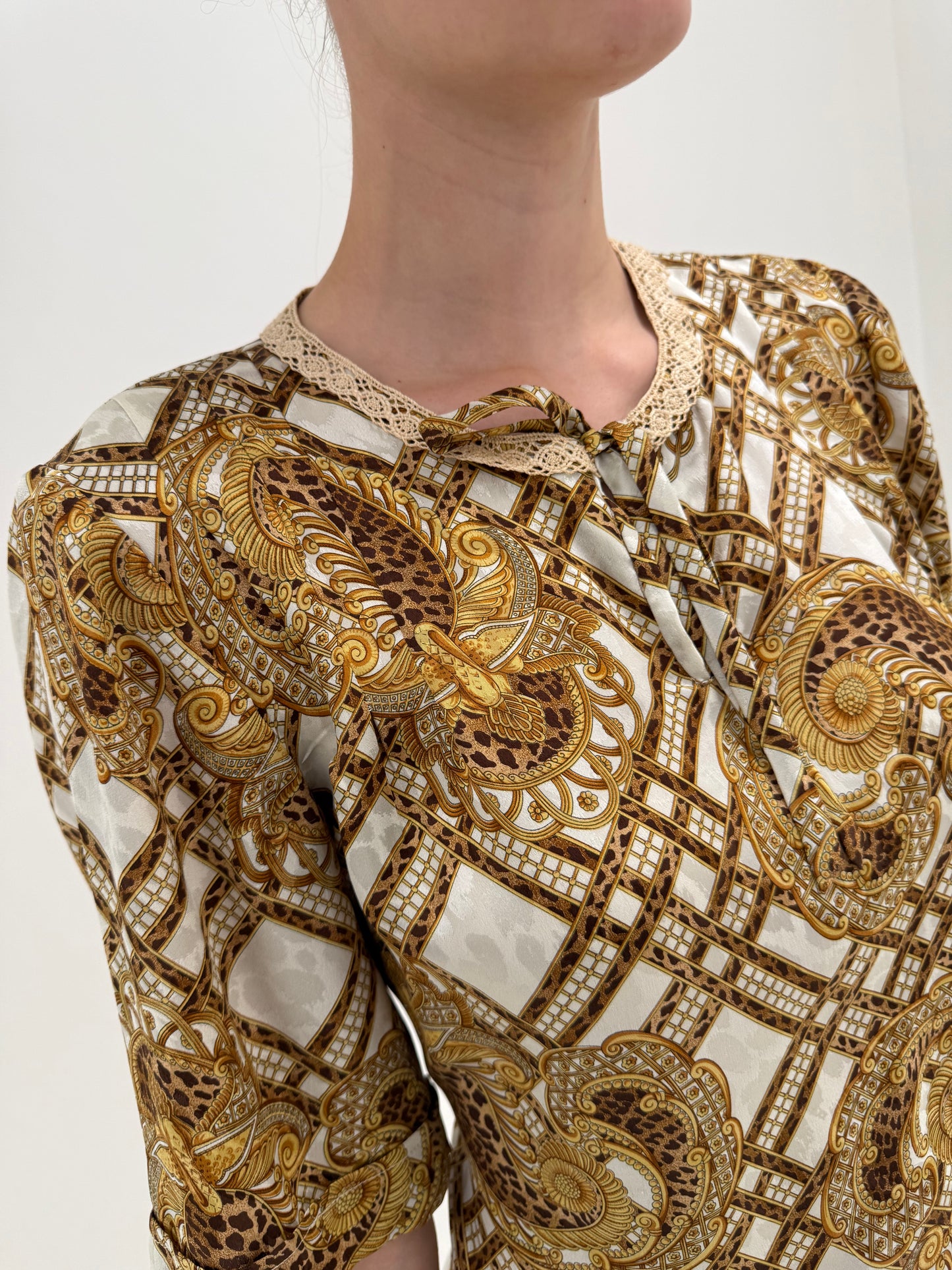 Rochie vintage din mătase naturală cu print baroc în croi lejer cu cordon