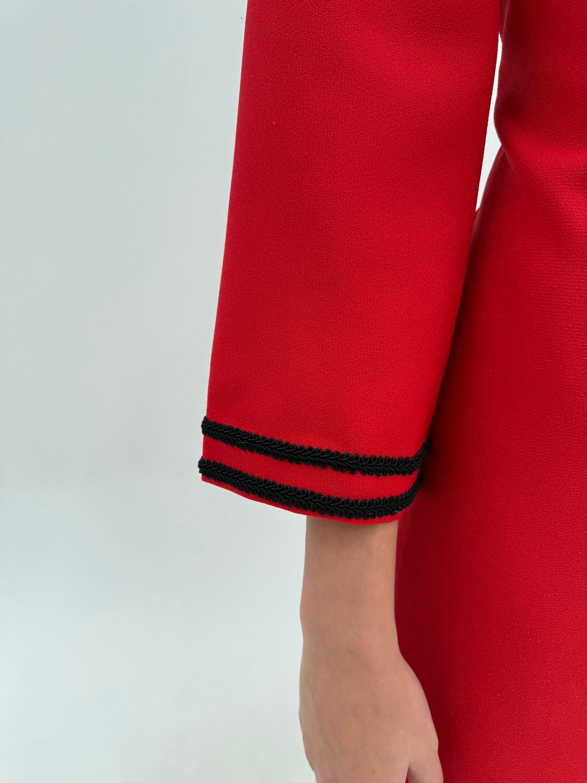 Rochie old vintage late 60s din crep plin texturat pasmanterie neagră aplicată