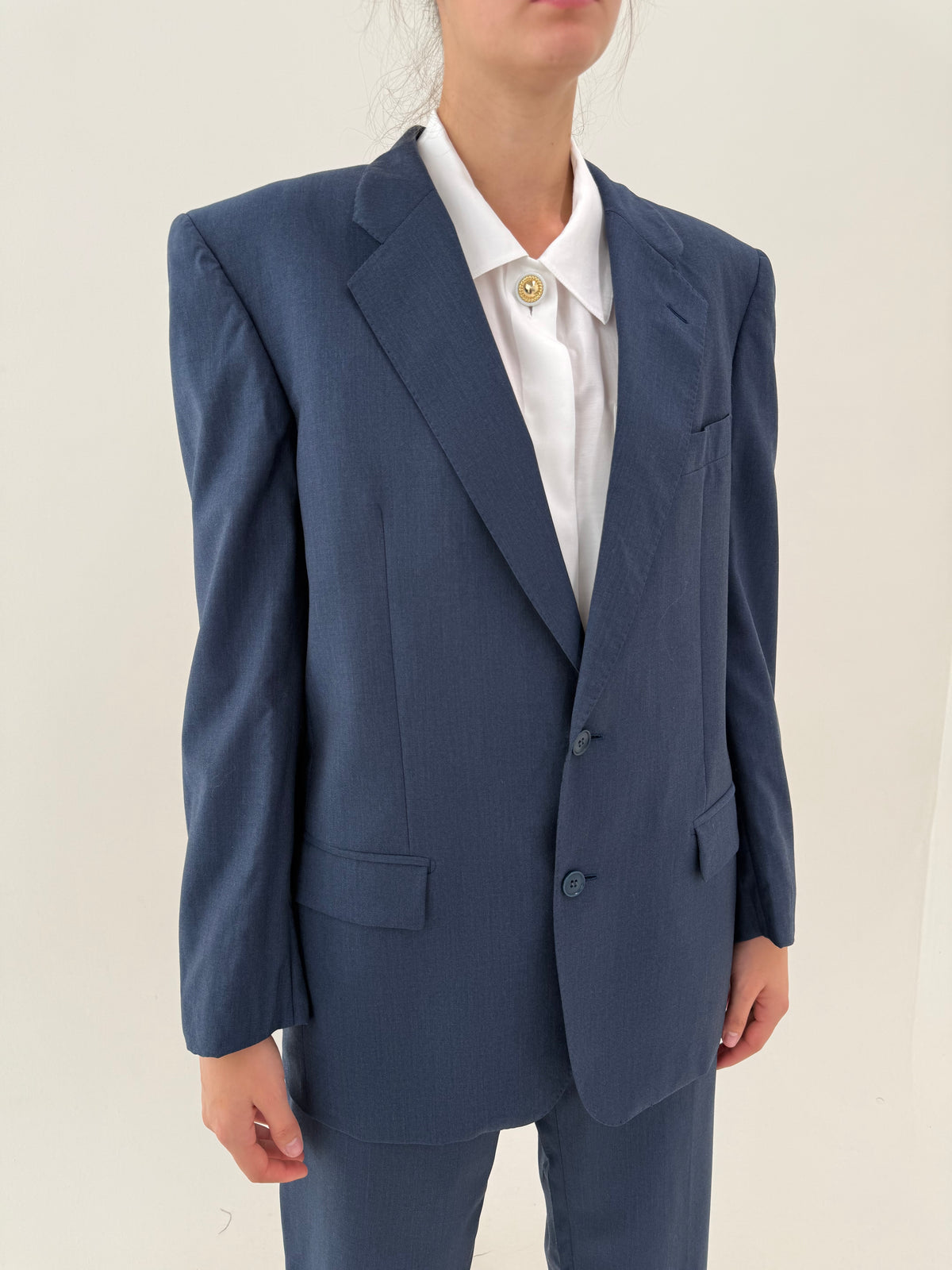 Costum tall jeans blue din lana extrafina în croi actual