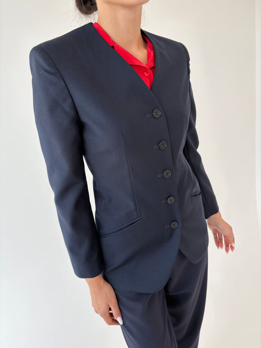 Sacou Navy cambrat în croi minimalist din lana pura extrafina virgină certificată