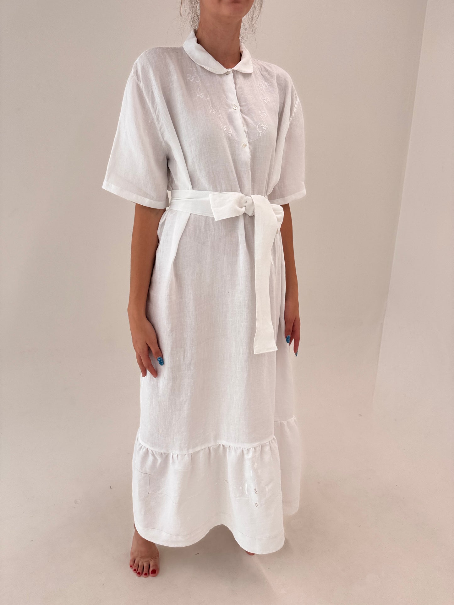 Rochie maxi tall cu broderie manuală delicată pe gust și tiv din in excepțional