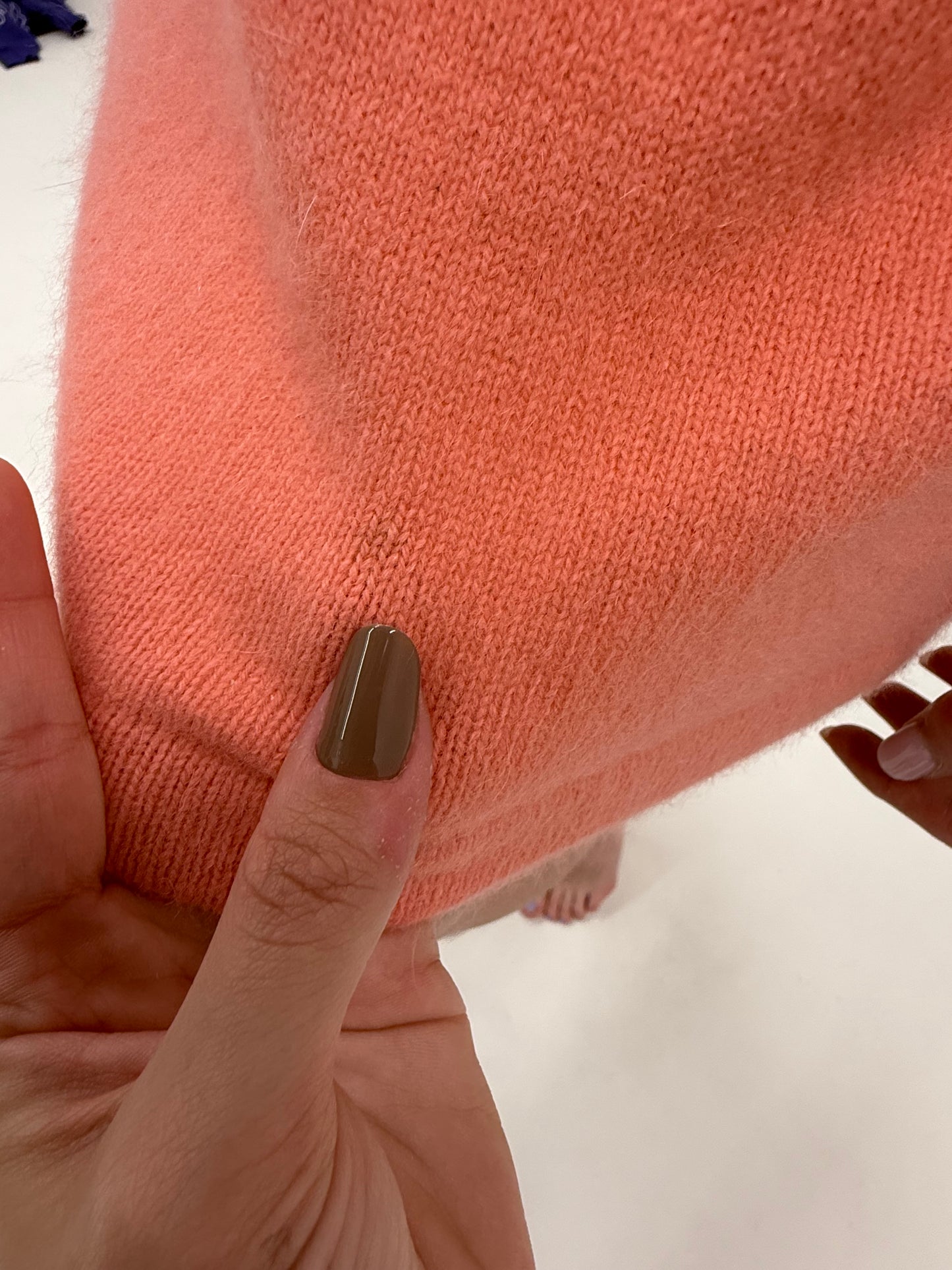 Maleta vintage salmon Pink din lana extafina și Angora