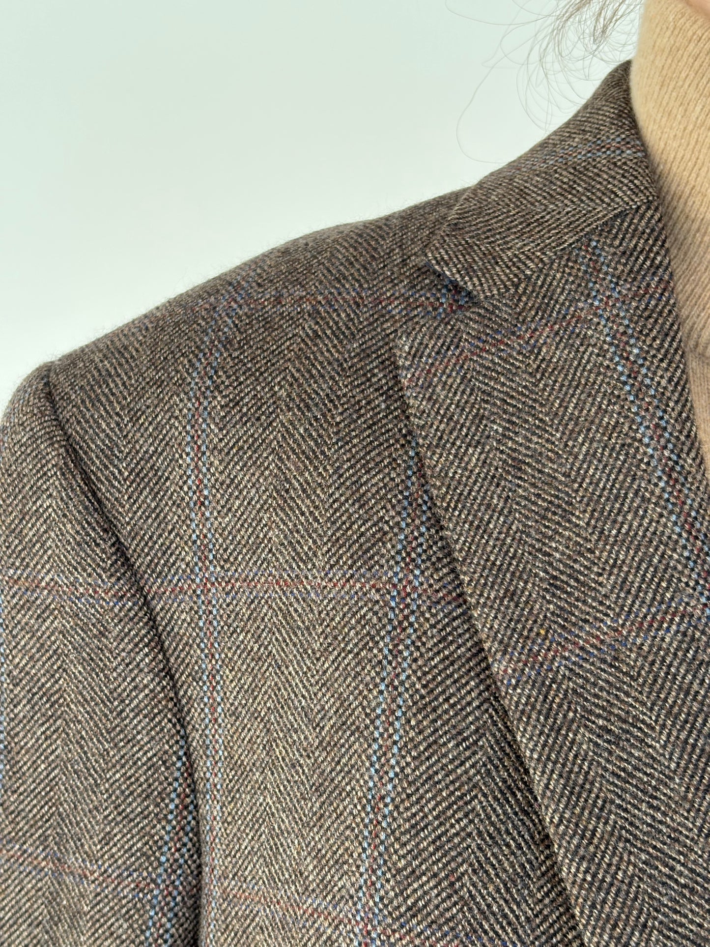 Sacou italian din tweed de lana și cașmir în nuanțe neutre și carouri fine