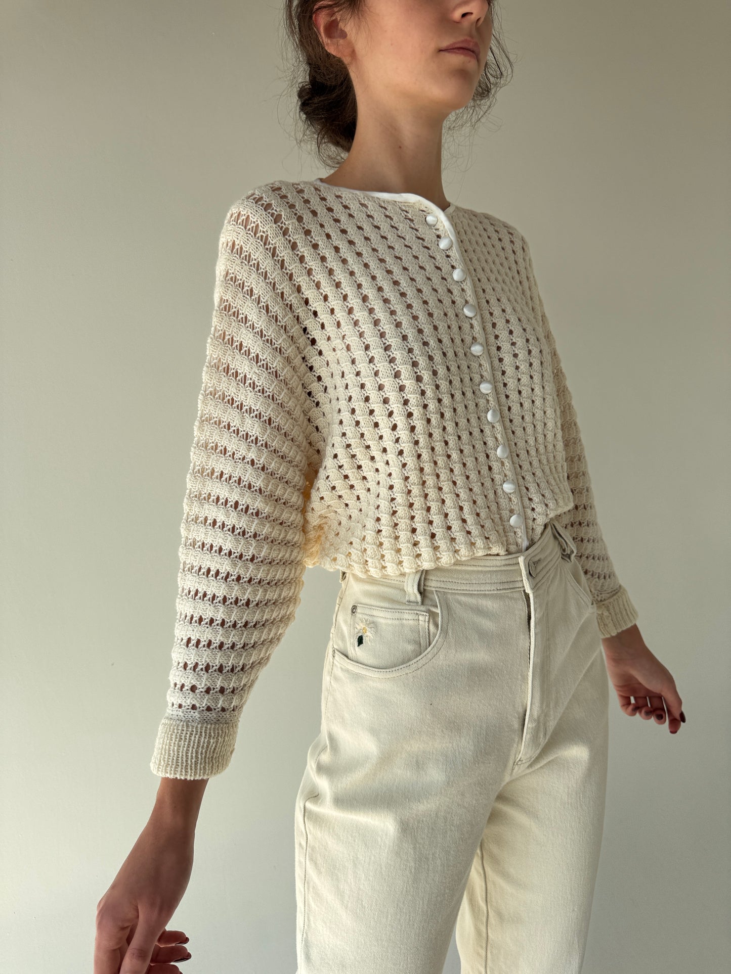 Cardigan vintage butter white din lana extrafina pufoasă cu mânecă fluture
