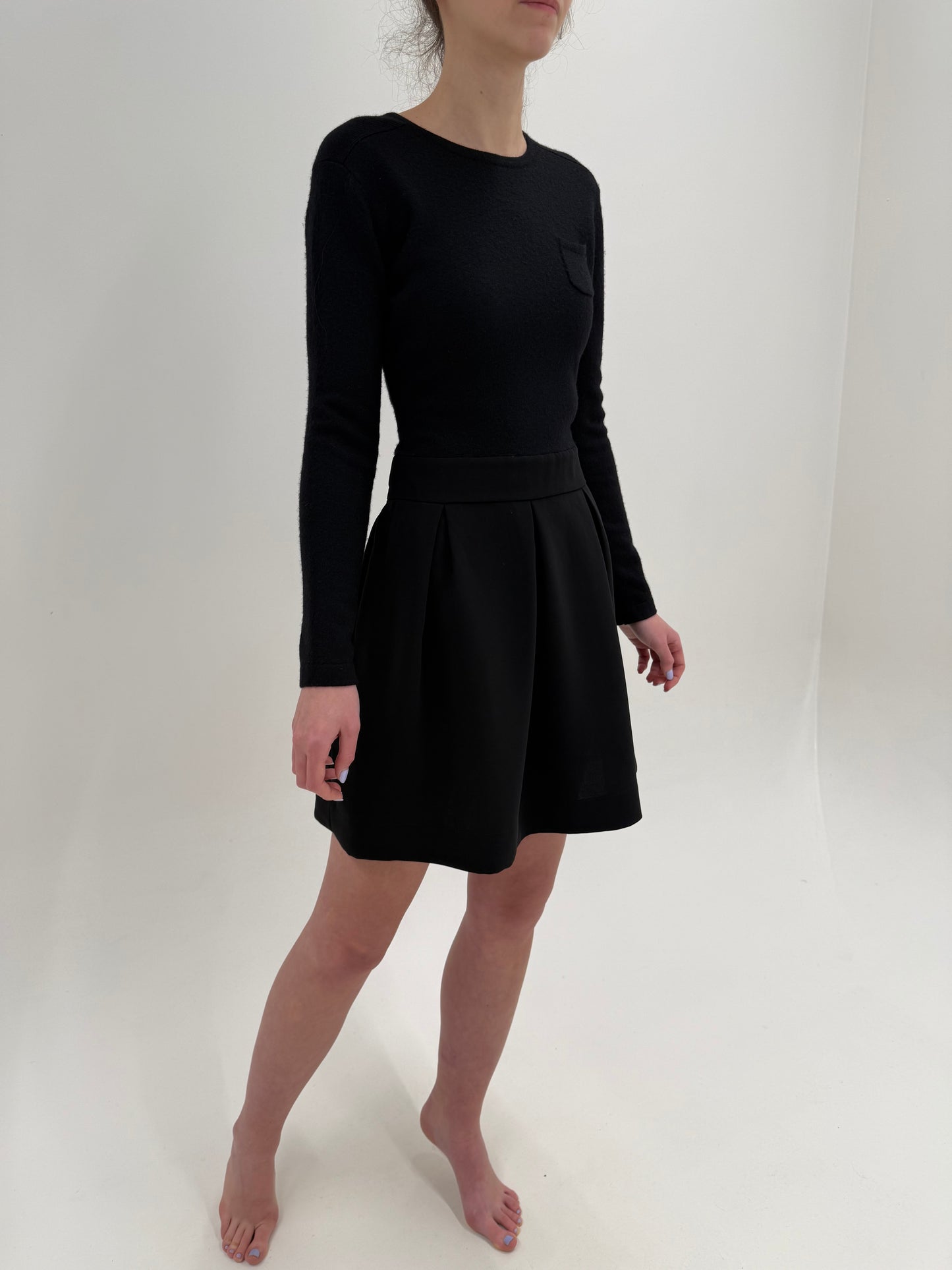 Rochie Armani din tricot de lana extafina cu talie marcată și fusta din stofă