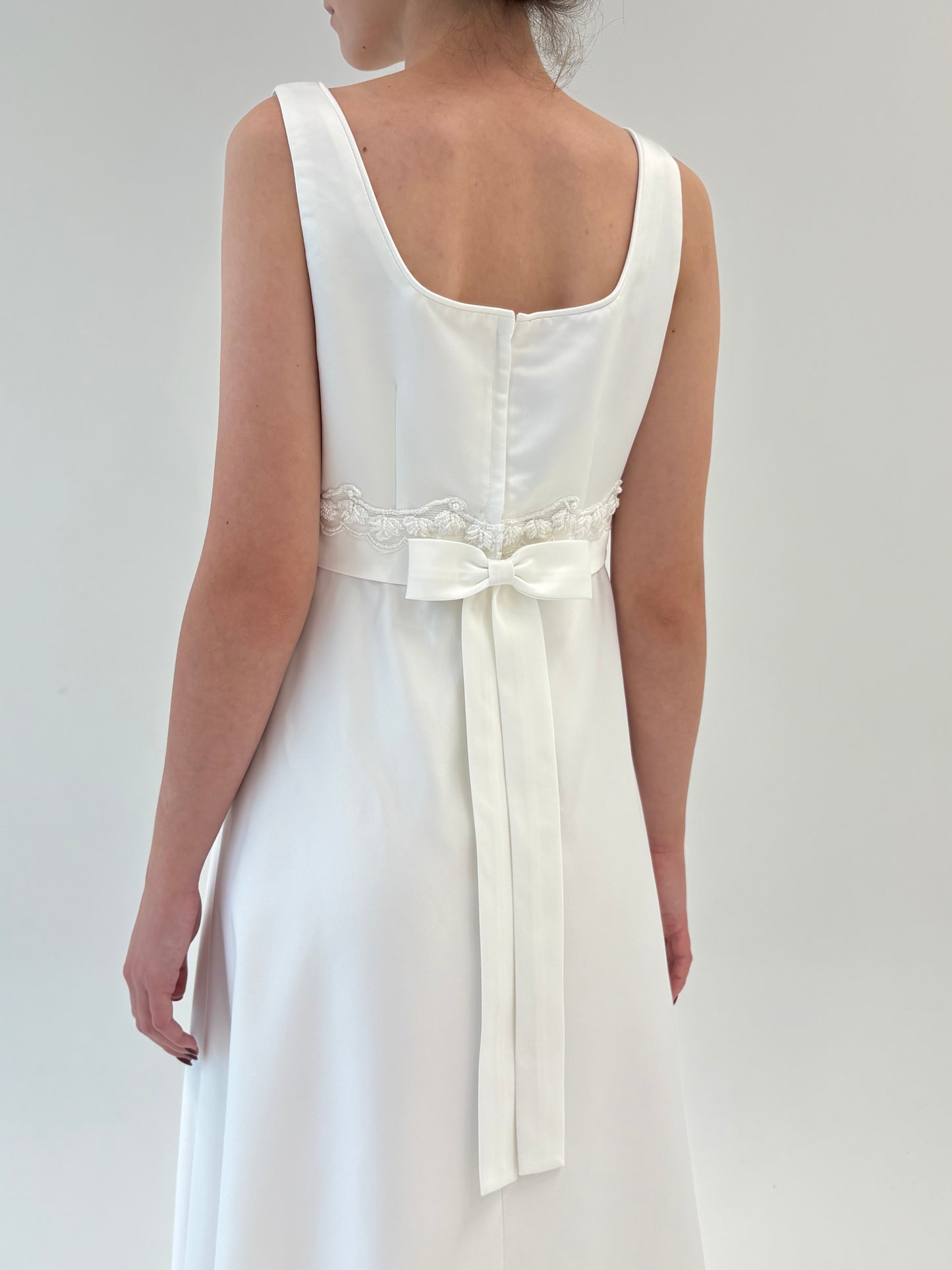 Rochie vintage de ceremonie cu aplicații manuale delicate și talie empire