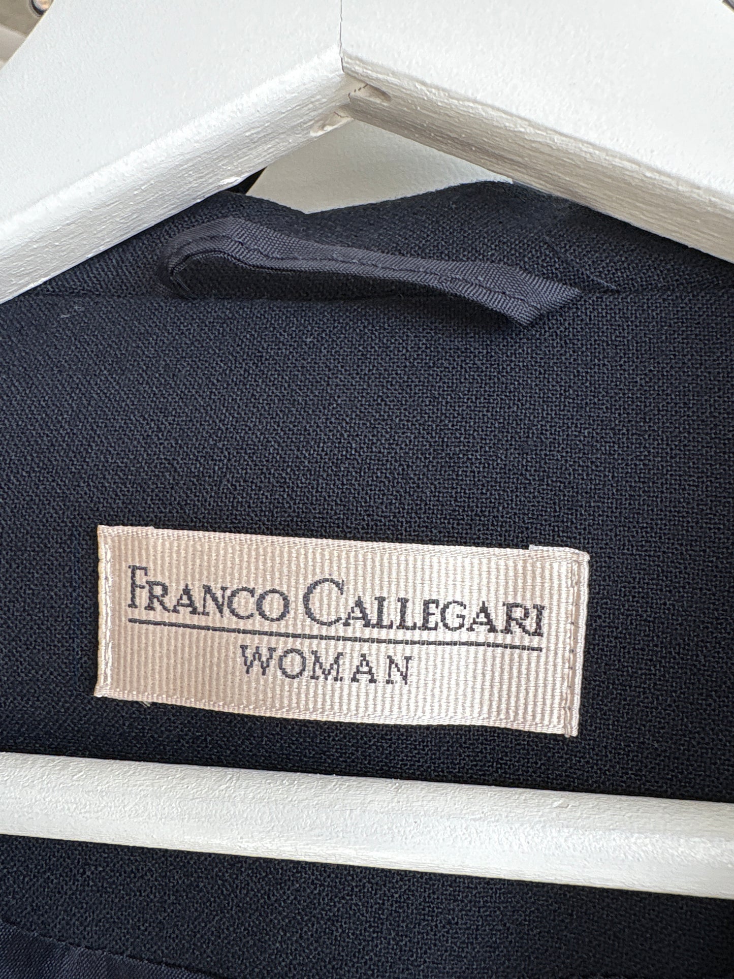 Pardesiu Navy ușor cambrat în croi lung din lana extrafina