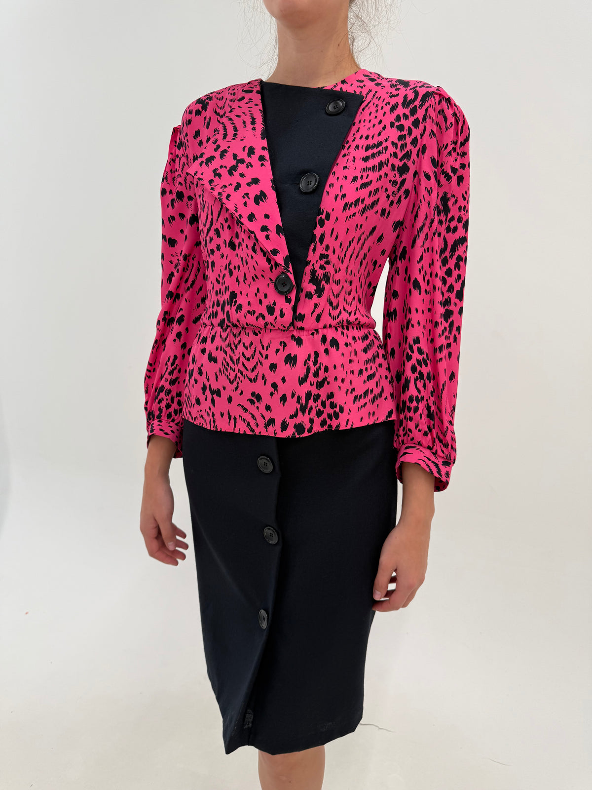 Rochie vintage cu peplum și animal print stilizat fucsia cu negru petite