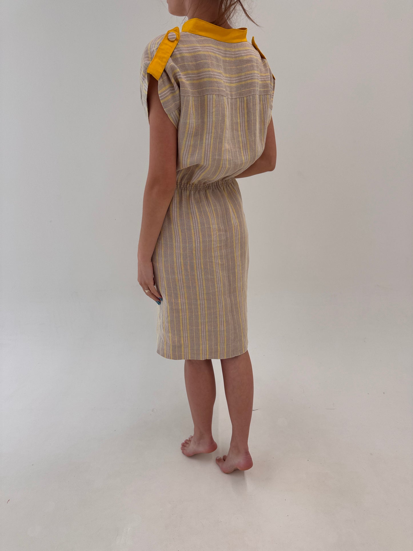 Rochie vintage în croi retro modern din panza excepțională de in