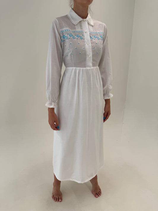 Rochie maxi din cea mai fină panzica de bumbac cu broderie albastru ciel