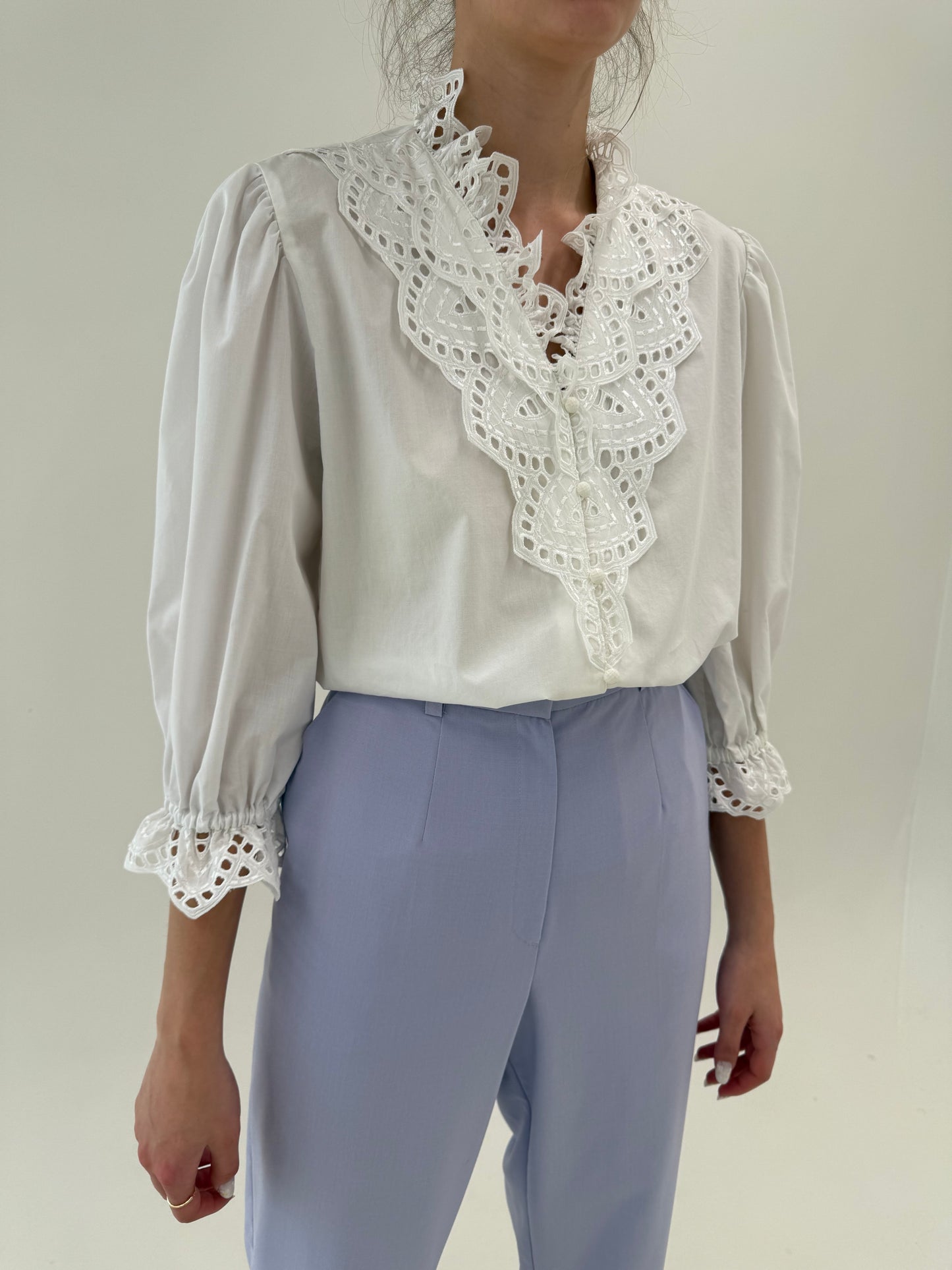 Cămașa vintage din bumbac  cu dantelă și broderie anglaise