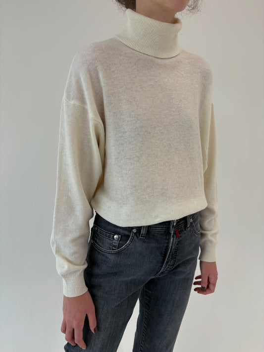 Maleta vintage off white în croi lejer din lana fina