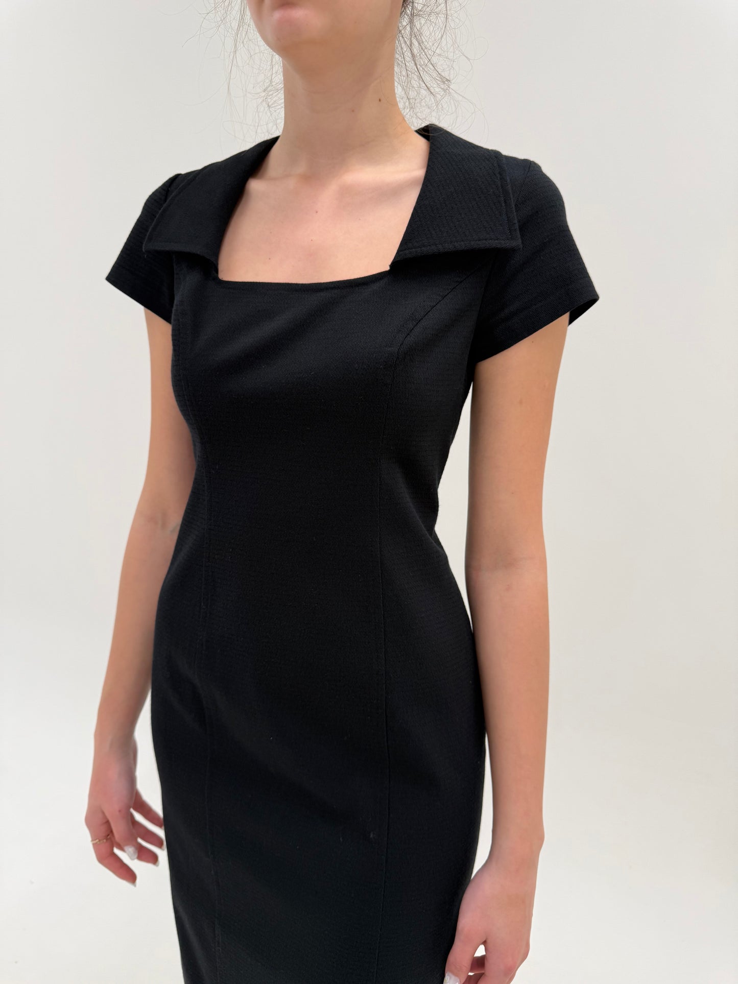 LBD de la business la cocktail in croi ultra chic modelatoare