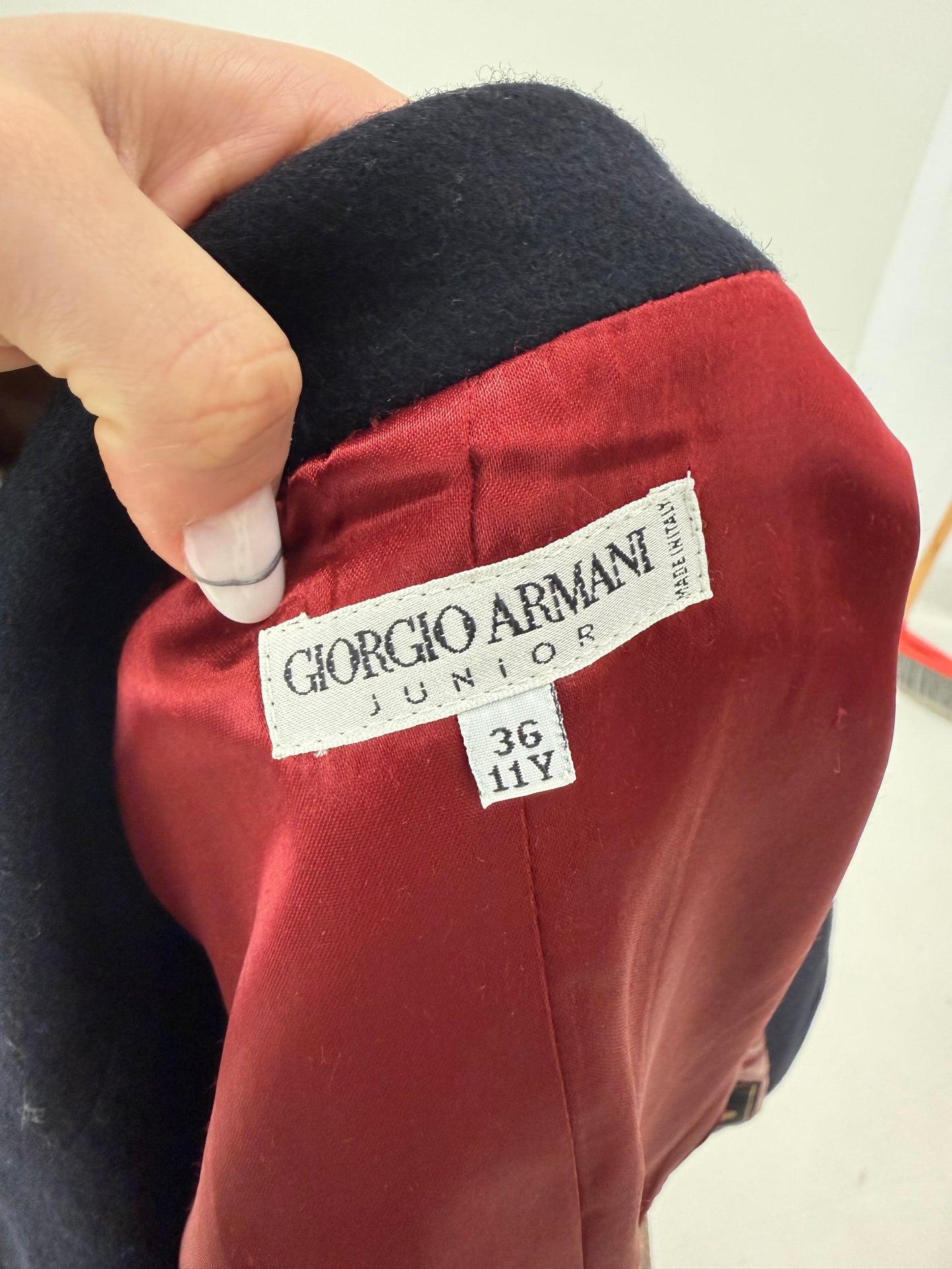 Sacou petite Armani preppy style cu paspoal și emblemă din lana extrafina