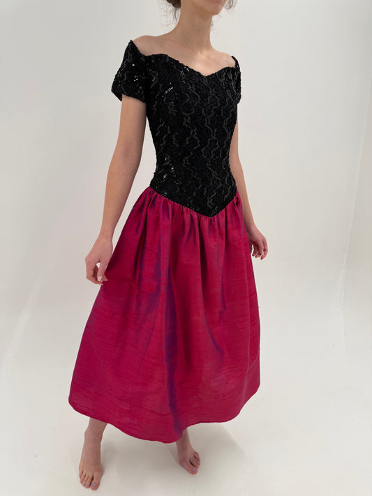 Rochie vintage cu corsaj din mătase naturală și aplicații în stil anii 50