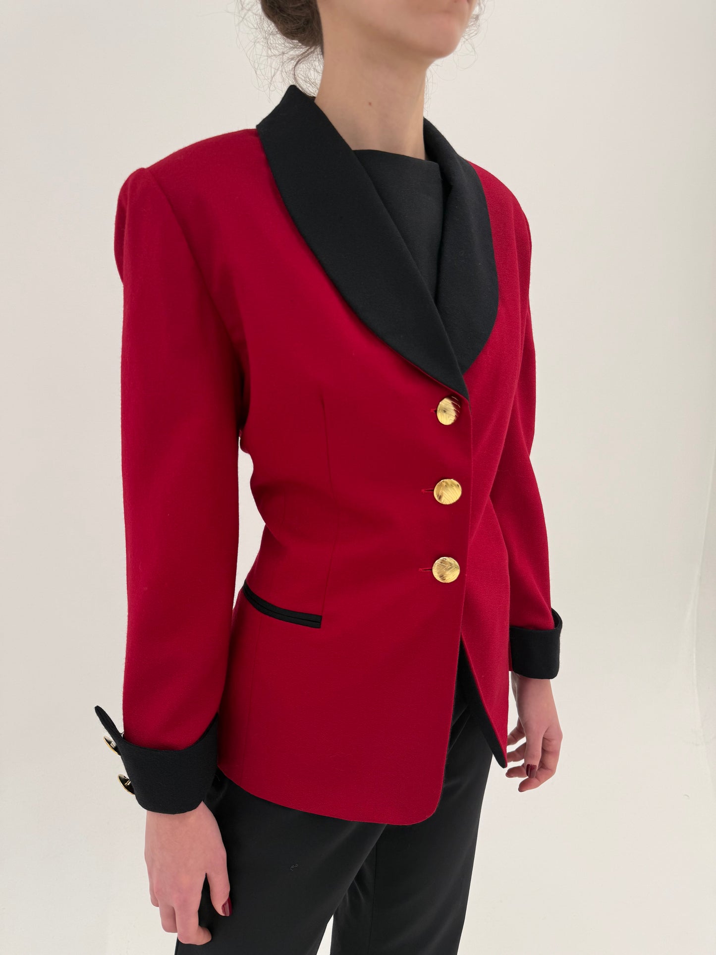 Sacou vintage cambrat cu nasturi metalici aurii și revere rotunjite