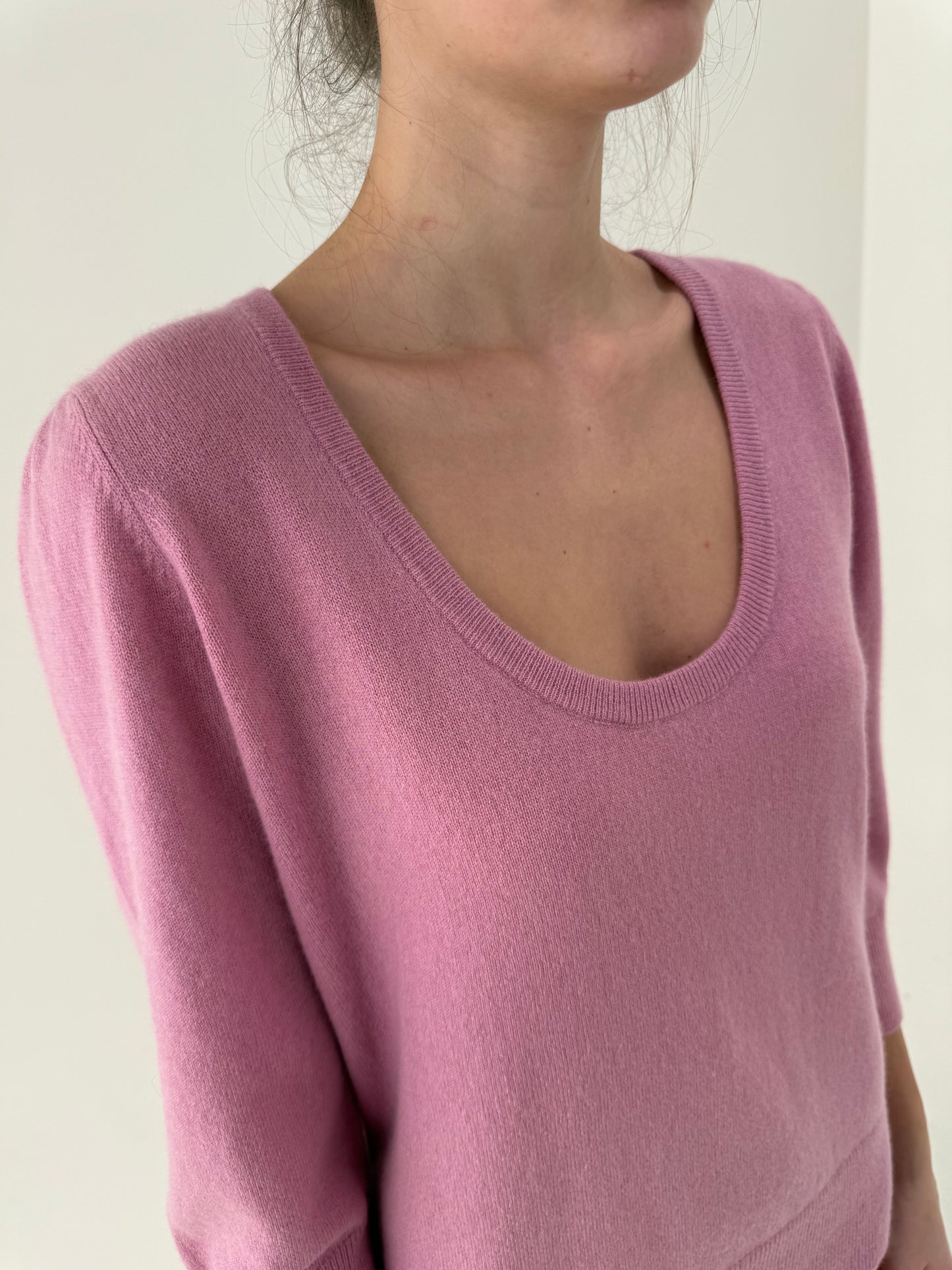 Puloveras din cașmir cu manșete ultra înalte powder Pink și mânecă 3/4