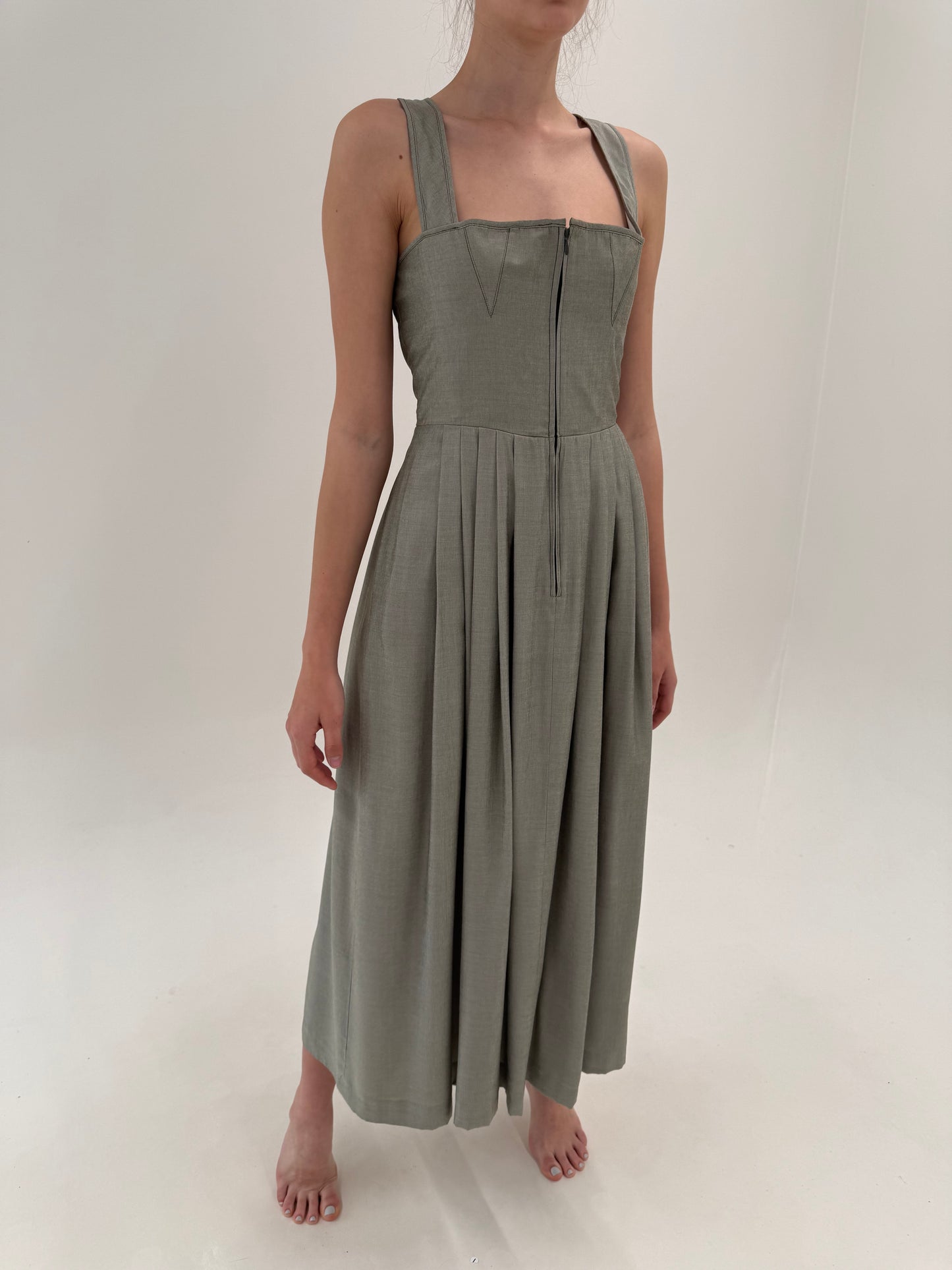 Rochie maxi cu corsaj și buzunare Sage green din panzica extrem de fină