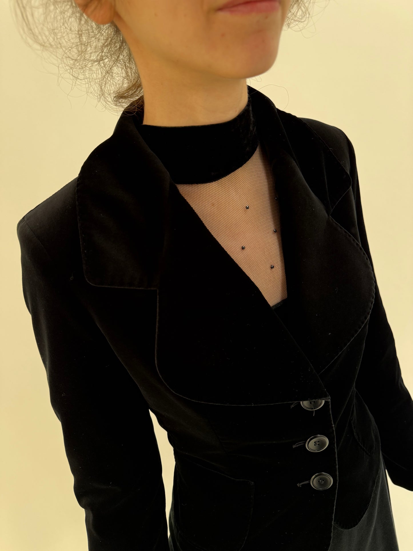 Sacou Max Mara negru cambrat din catifea cu revere rotunjite