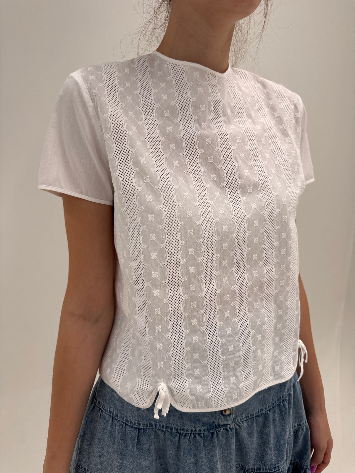 Top vintage excepțional cu broderie fină in croi chic din cea mai fină pânză de bumbac