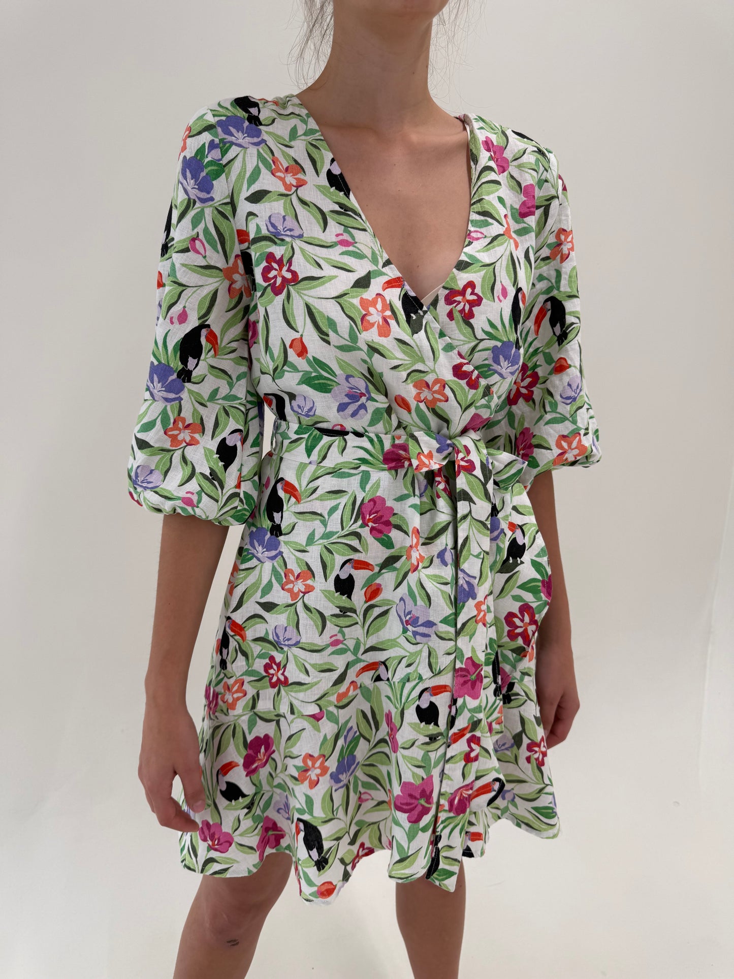 Rochie petrecută din in cu print organic și talie ultra înaltă marcată