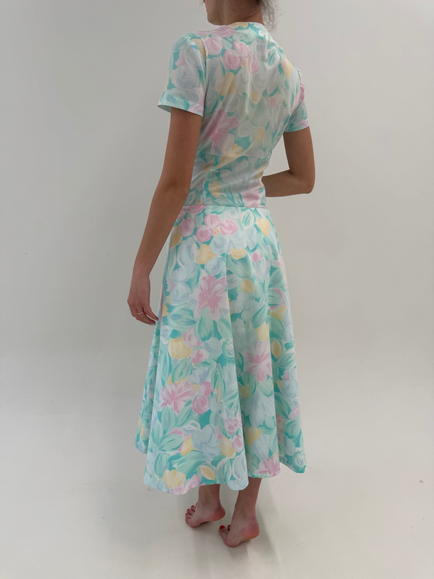 Rochie vintage maxi în culori pudrate și talie ultra marcată din panzica de bumbac
