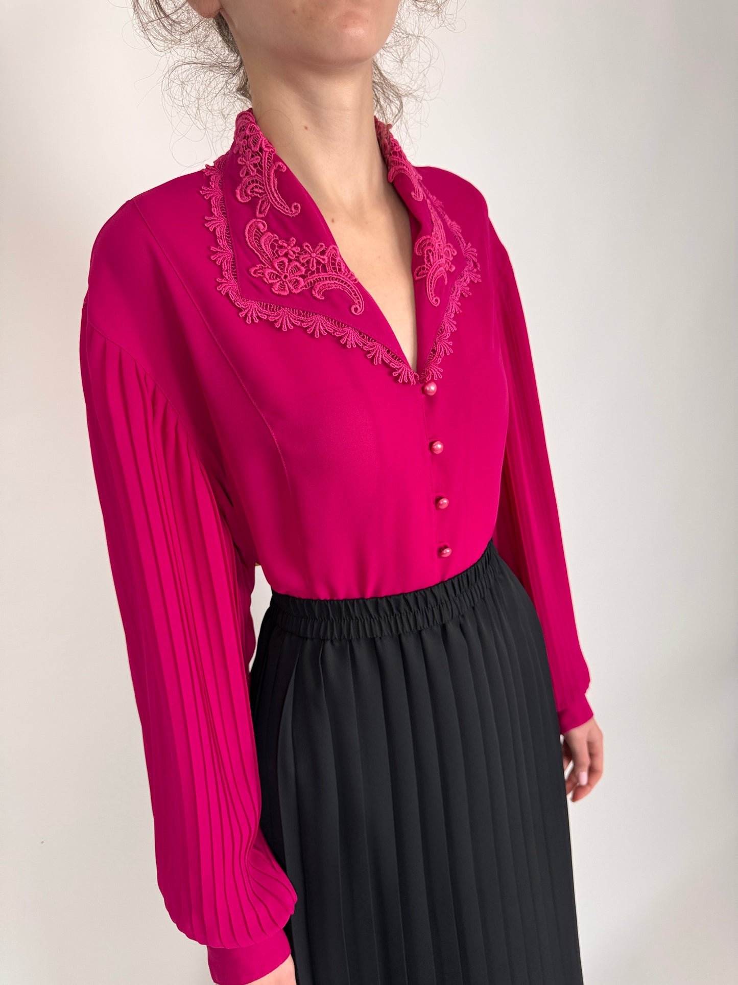 Cămașa viabtge fucsia cu aplicații de dantelă macrame